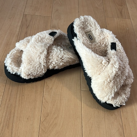 UGG Fuzz Sugar Cross Slide size 7 - Picture 6 of 11